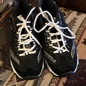 Skechers D lites ladies Black and White Lace-Up Sneakers